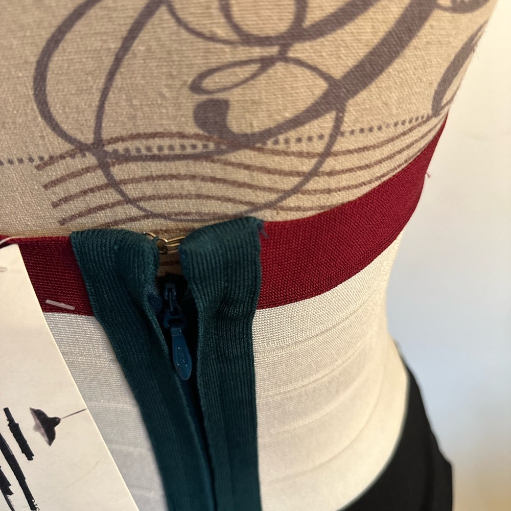 Elegant Burgundy and White Off-Shoulder Mini Dress - Picture 8 of 9